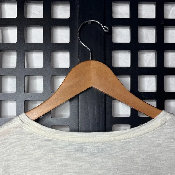 🤍 Talbots Cream Embroidered Peacock Floral Top Petite Long Sleeve 🤍 - Picture 9 of 14